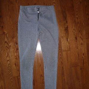 3/$25 - Houndstooth pants size 14